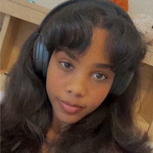 Meet your Posher, Skylin